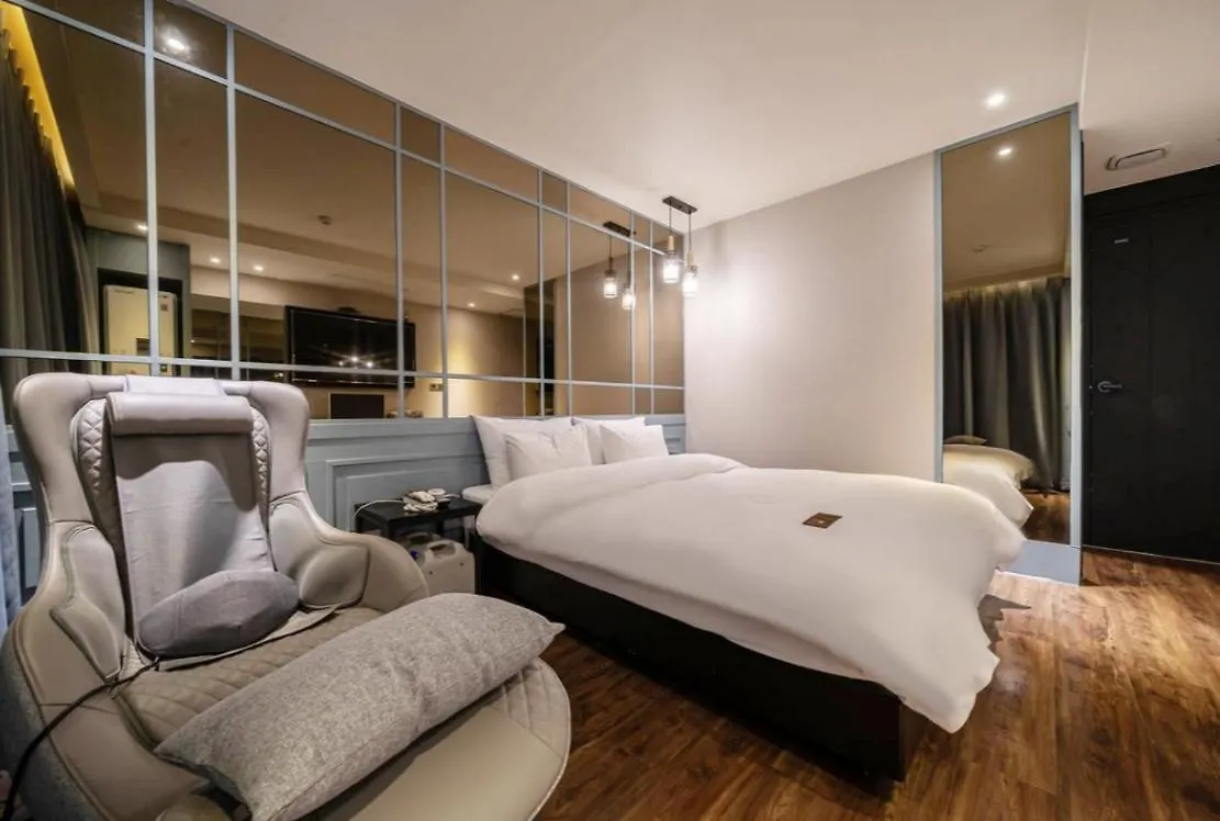 Hotel French Code Myeongji Busan Motel